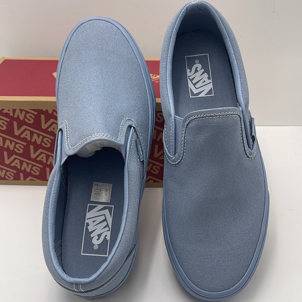 Vans WMNS Sky Blue Canvas Classic Slip-On
Pastel Mono Dusty Blue
VN000CT5DSB - Picture 11 of 16